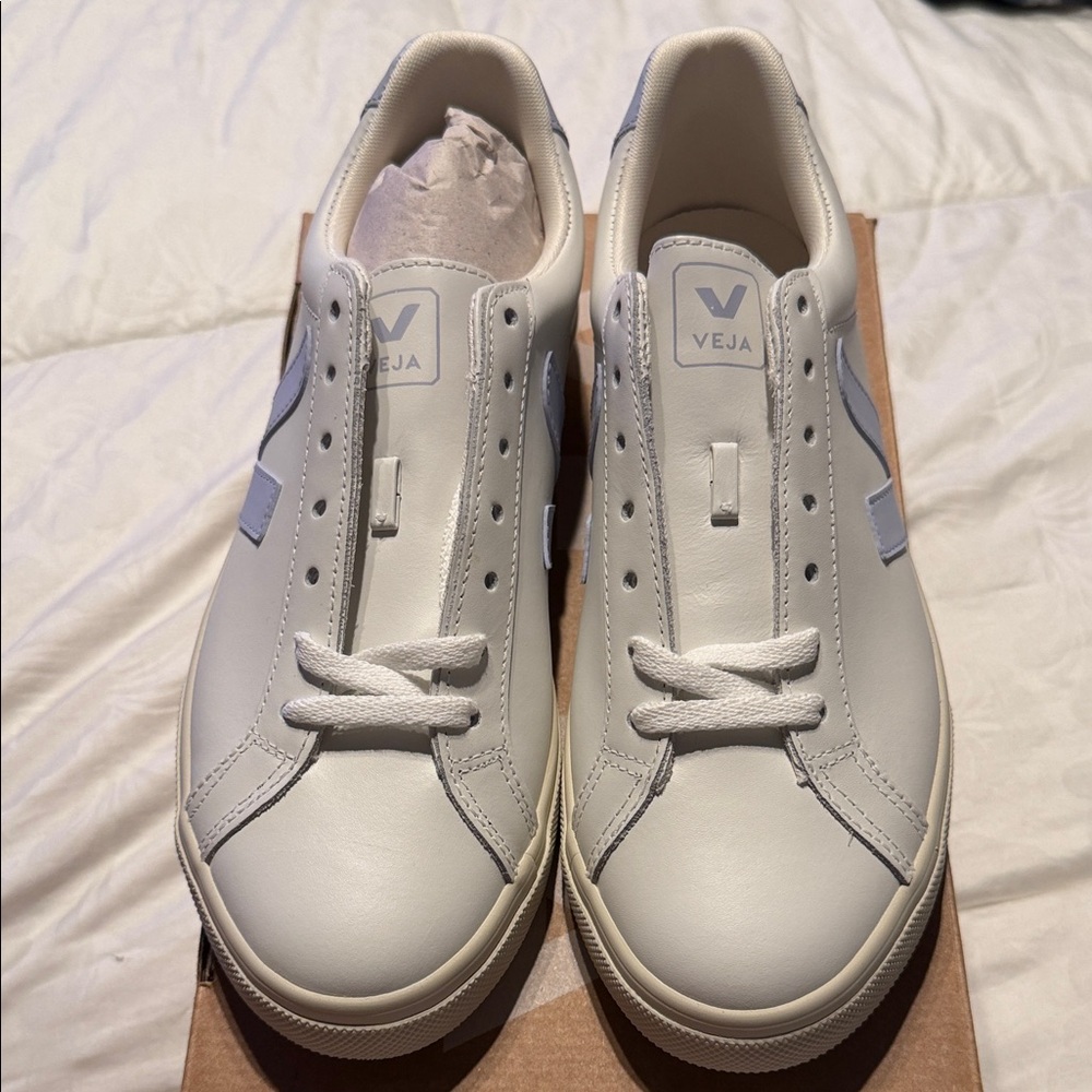 Women’s Veja Esplar White and light lavender